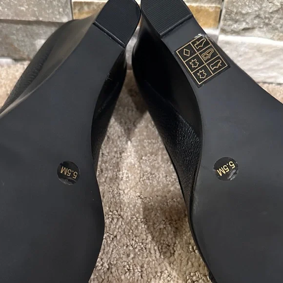 Tory Burch Natalya Pebbled Leather Black Pumps Wedges Size 5.5 - Picture 5 of 7